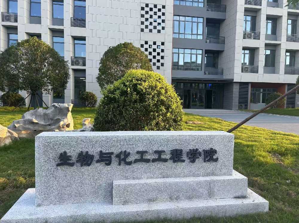 渝水区扬州职业大学体育场高杆灯项目